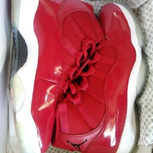 Jordan 11 Christmas edition size 8